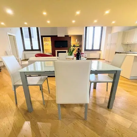 6 Guests With Terrace