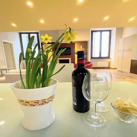 6 Guests With Terrace شقة سبوليتو