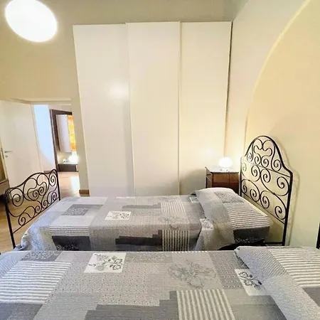 6 Guests With Terrace سبوليتو